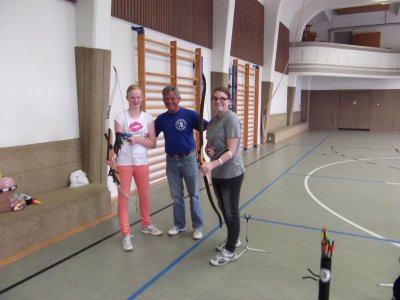 Helmut Schäpers mit zwei Schützlingen